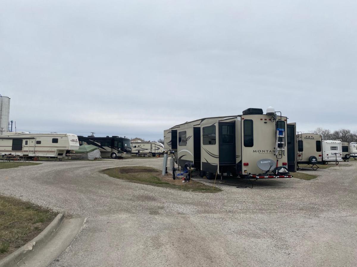 Garnett Hotel & Rv Park Buitenkant foto