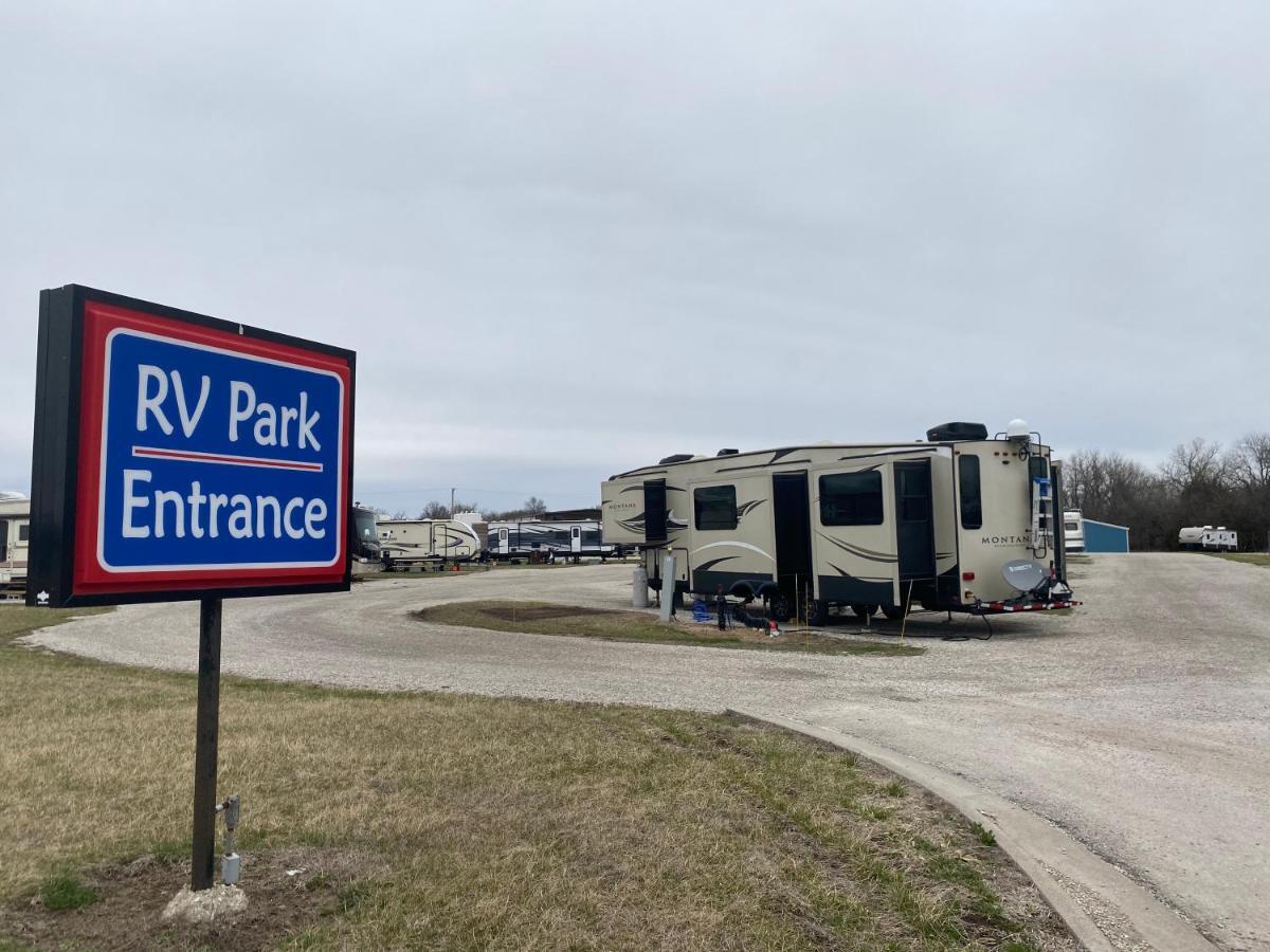 Garnett Hotel & Rv Park Buitenkant foto